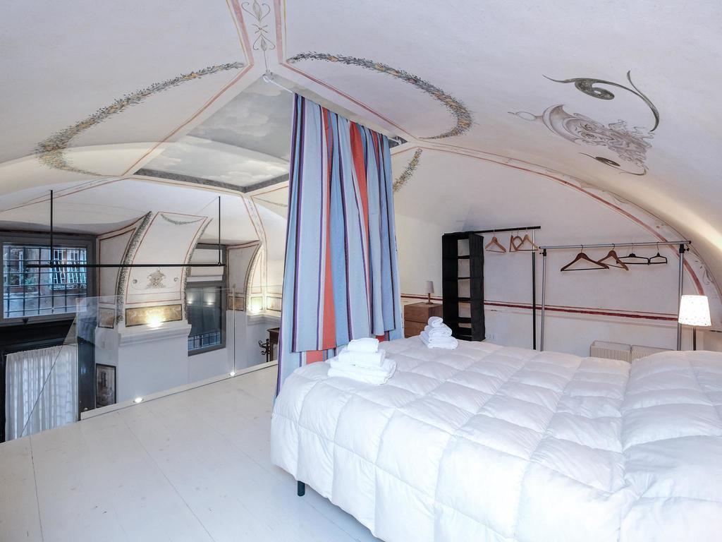 Ancient Trastevere Vespa Loft Apartment Rom
