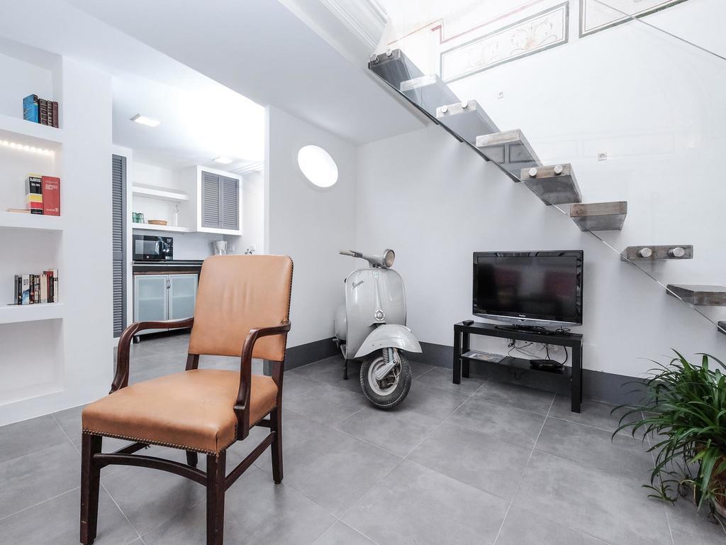 Ancient Trastevere Vespa Loft *