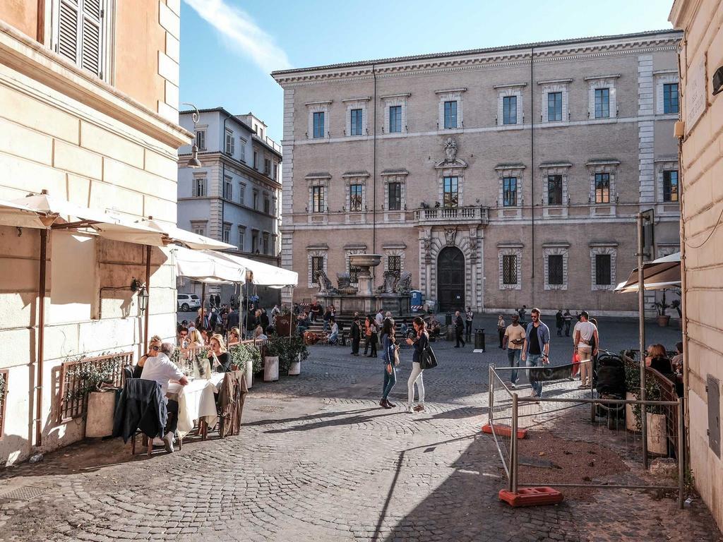 Ancient Trastevere Vespa Loft