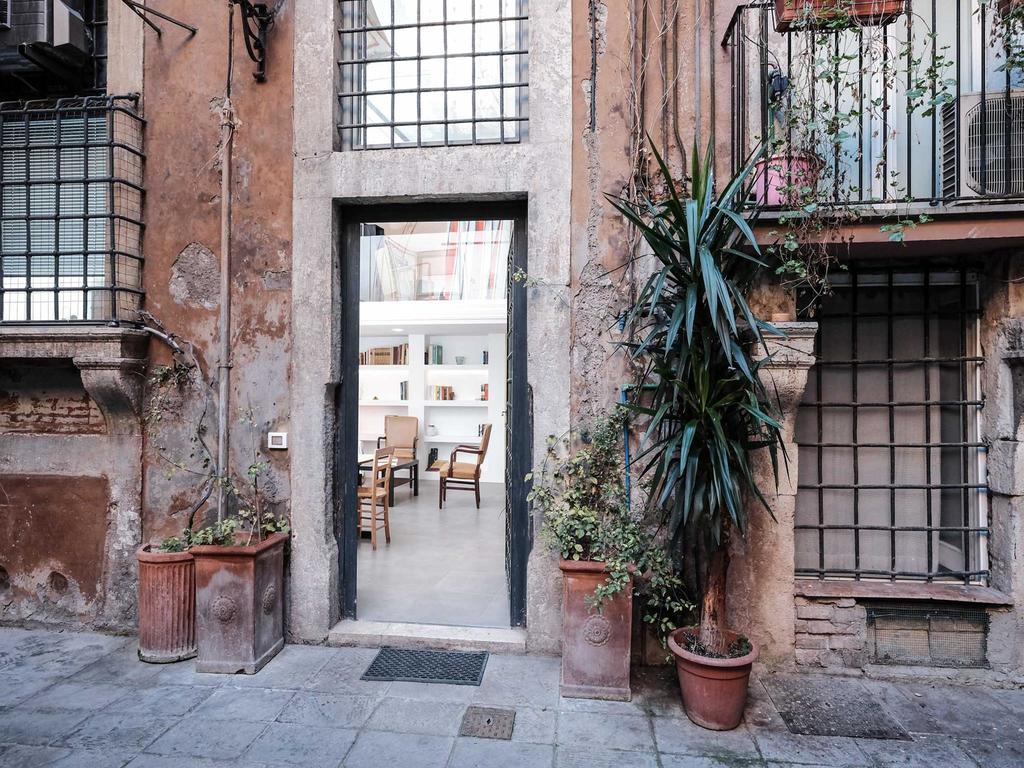 Ancient Trastevere Vespa Loft * Rom