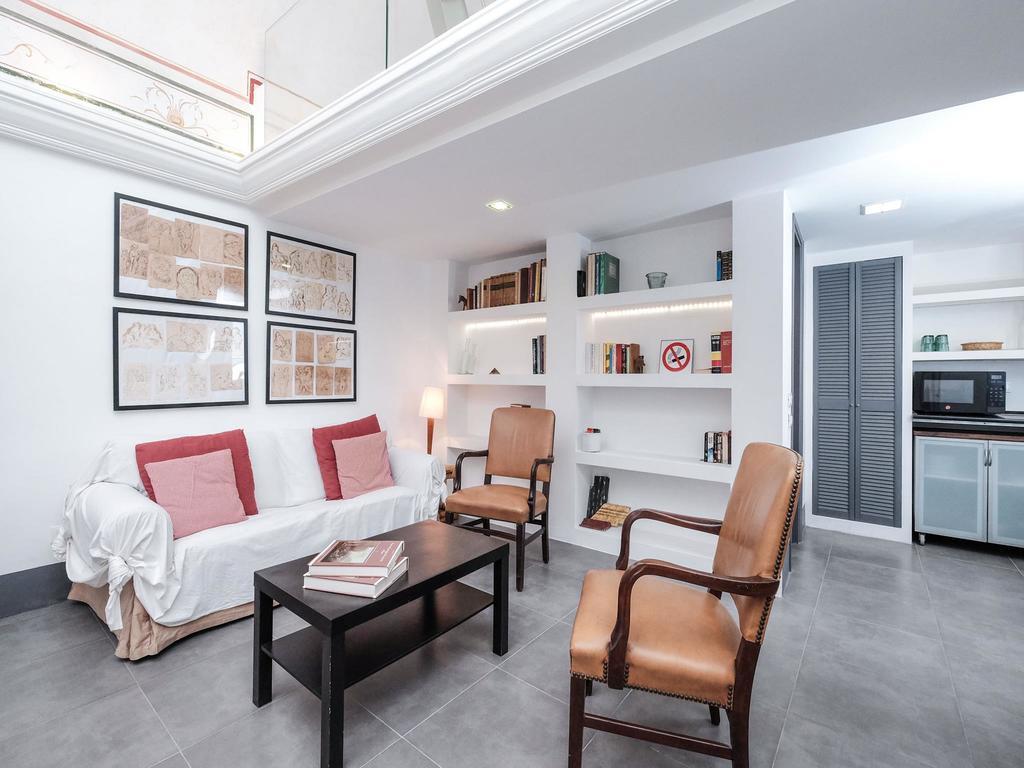 Ancient Trastevere Vespa Loft Apartment Rom