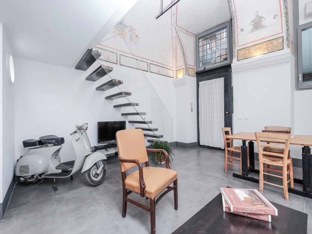 Ancient Trastevere Vespa Loft *