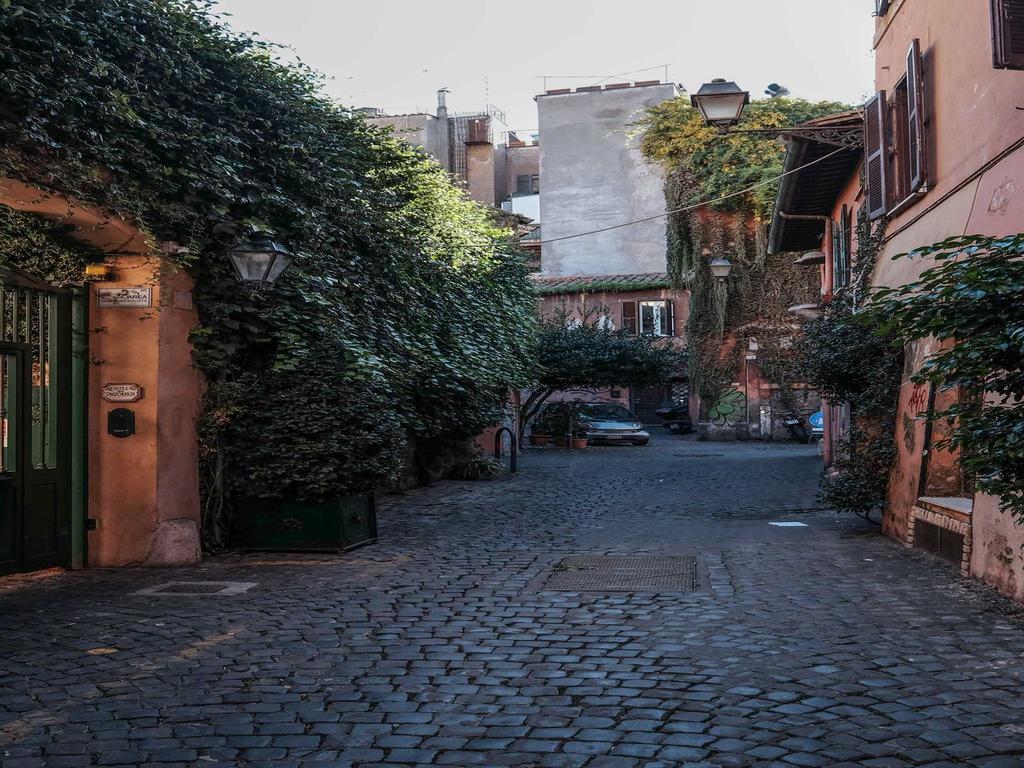 Ancient Trastevere Vespa Loft