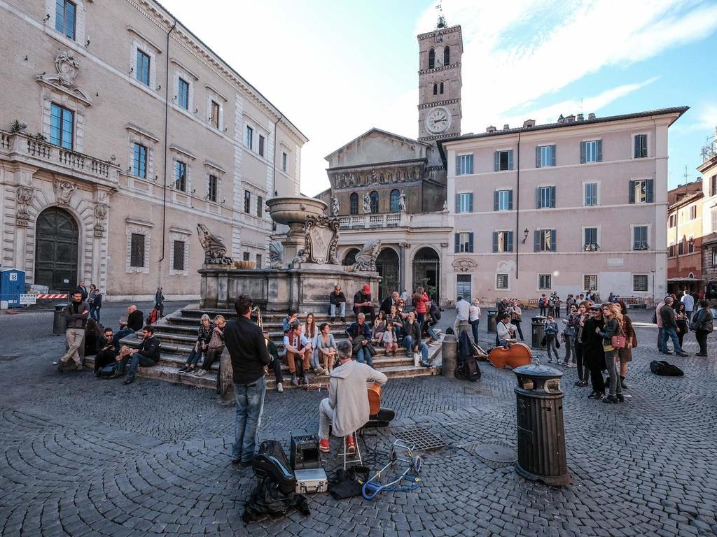 Ancient Trastevere Vespa Loft * Rom