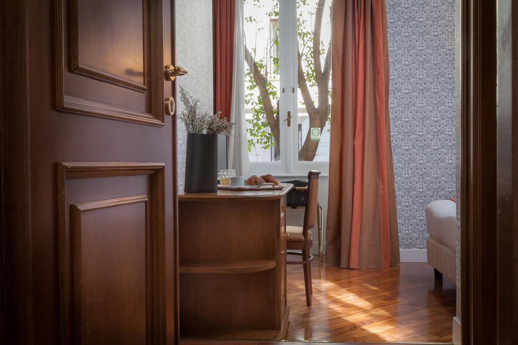 Beccaria A Piazza Del Popolo Bed & Breakfast 2*