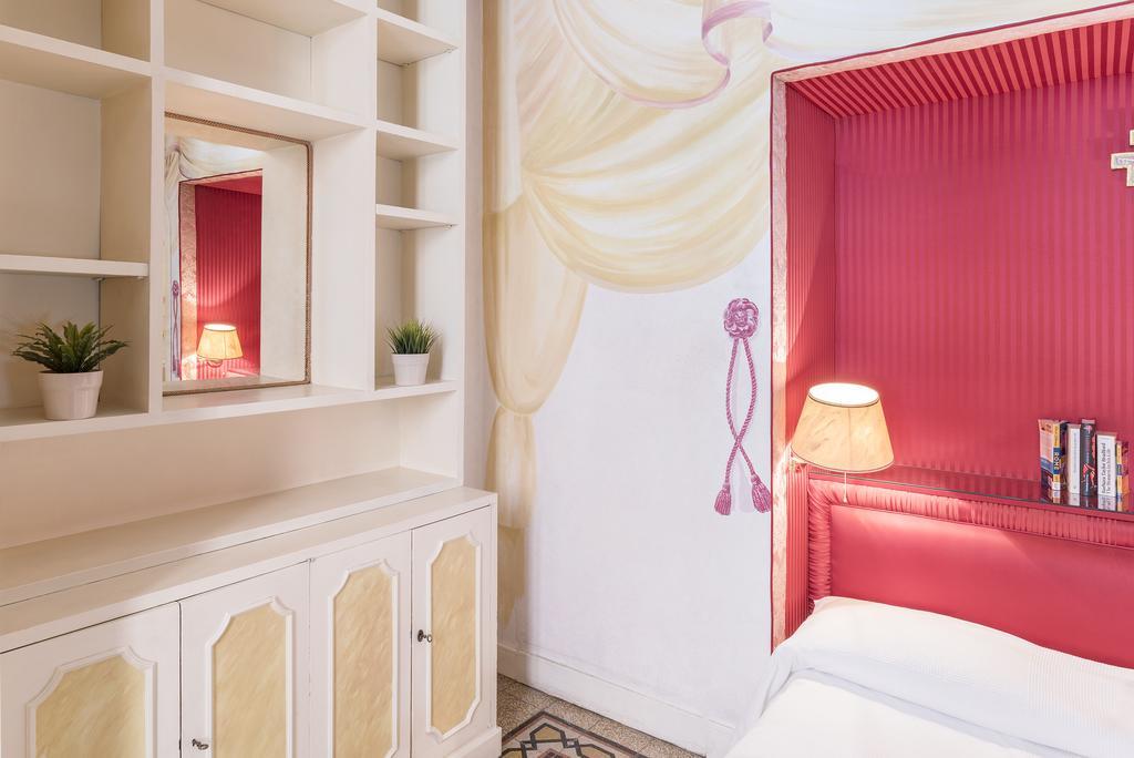 Apartment Piazza Colonna - Charme Holidays Rome
