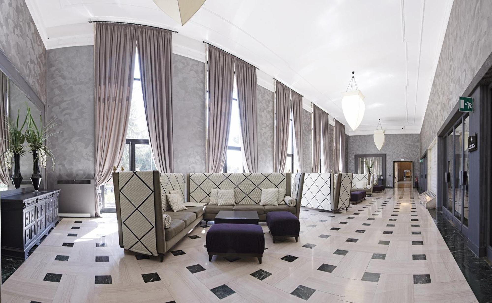 Th - Carpegna Palace Hotell