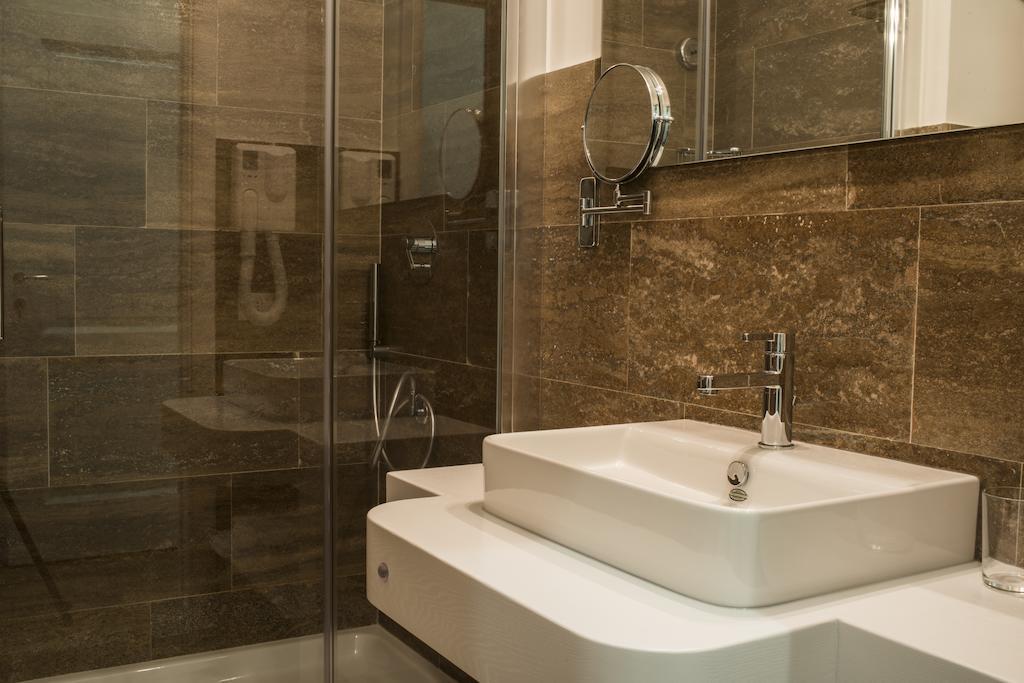 Suite Deal Rom