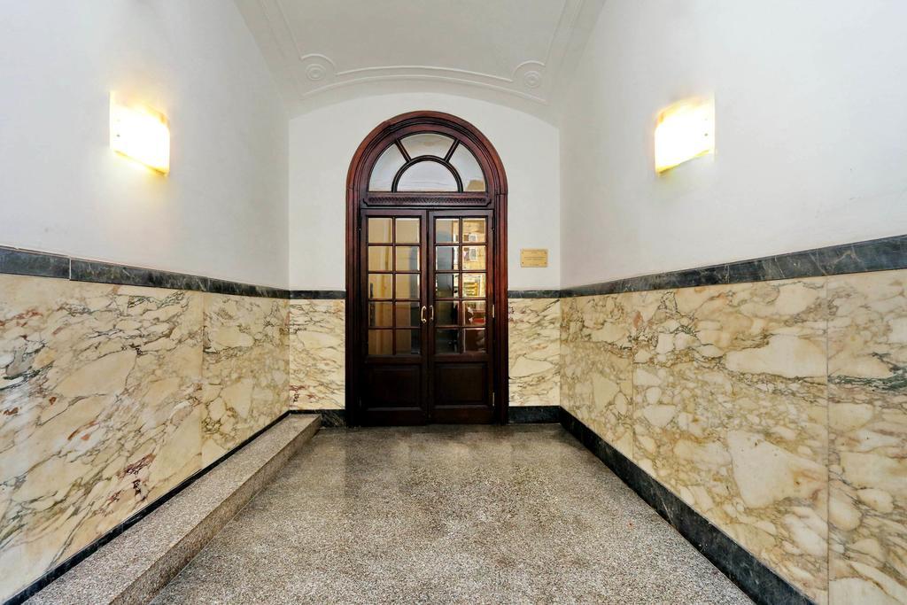 Vatican Chic 3*