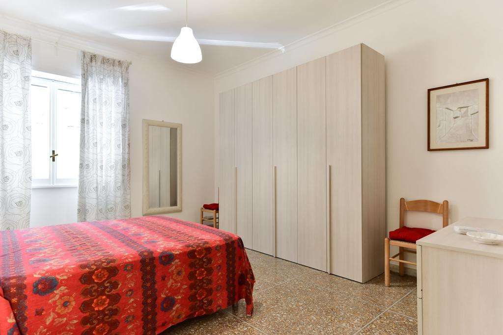 Red & White Vatican Roma