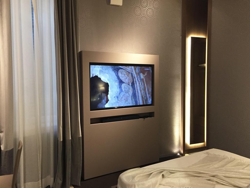 Private Luxury Rom
