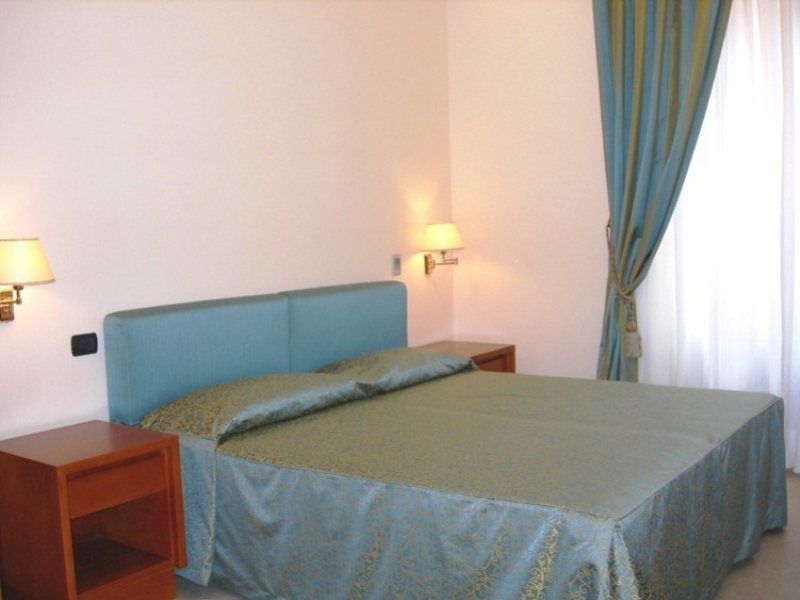 Crosti Hotell