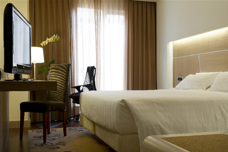 Hilton Garden Claridge 4*