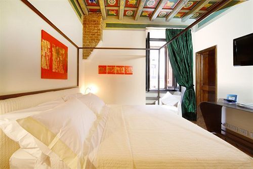 Acomodação com café da manhã  Residenza Torre Colonna 4*