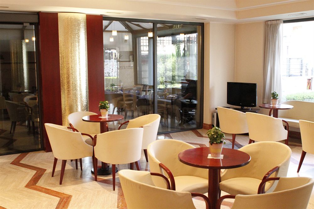 The Smooth Hotel