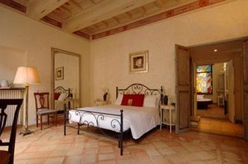 Residenza Frattina Gjestgiverier 2*