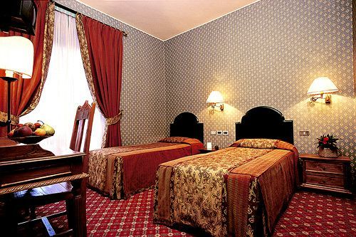Hotel Grand Colony