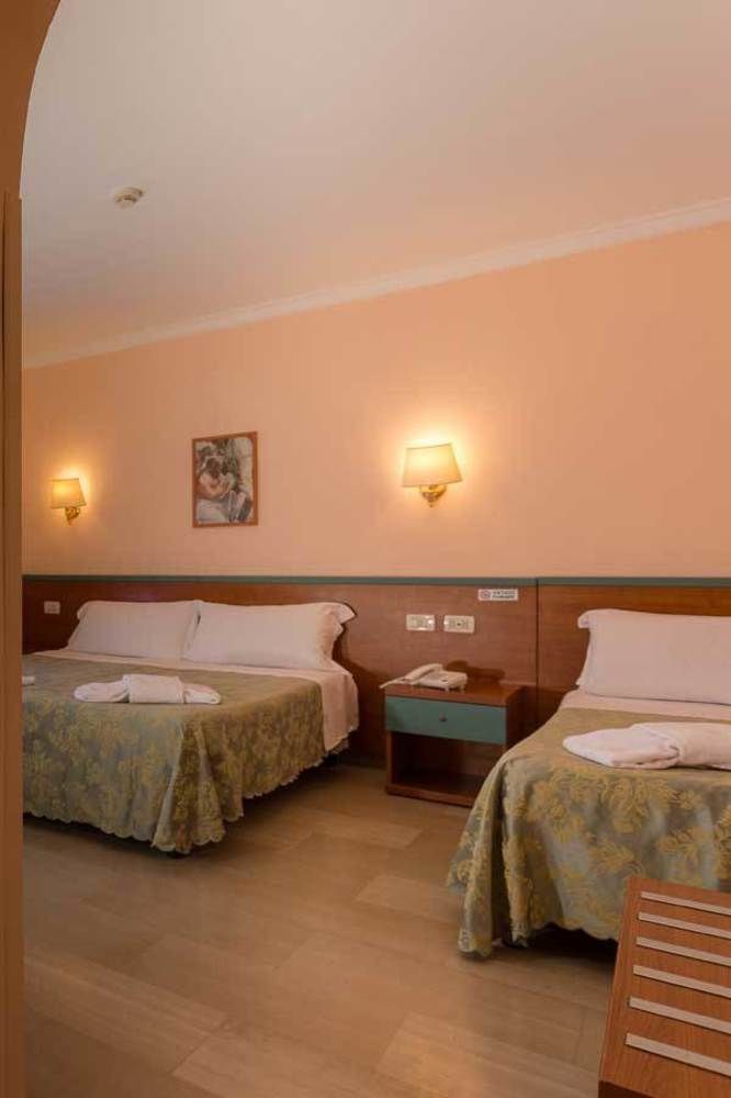 Center 3 Hotell 3*