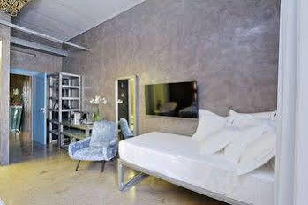 Mama's Hotel