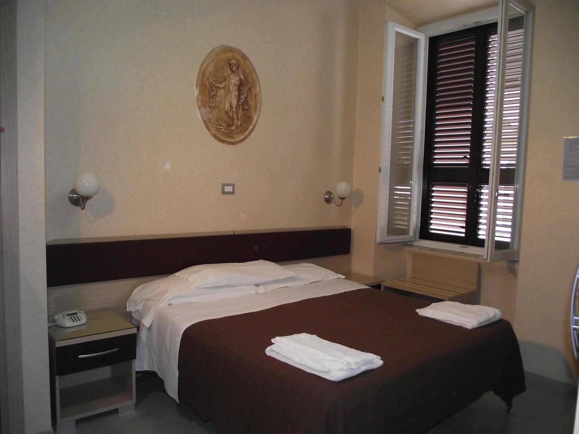 Elide Hotell