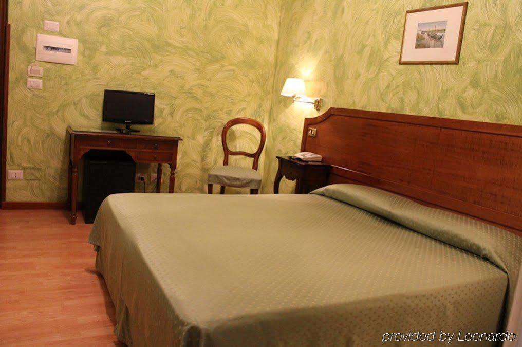 Hotel Fiori Rome