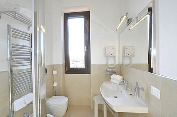 Window On 2* Roma