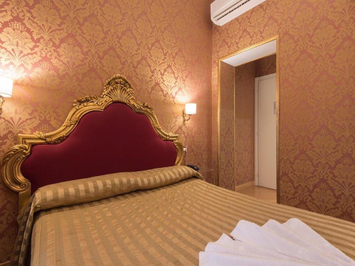 Domus Colosseo Hotel