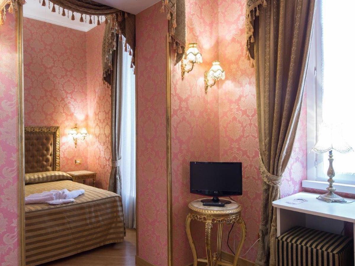 Domus Colosseo 3*