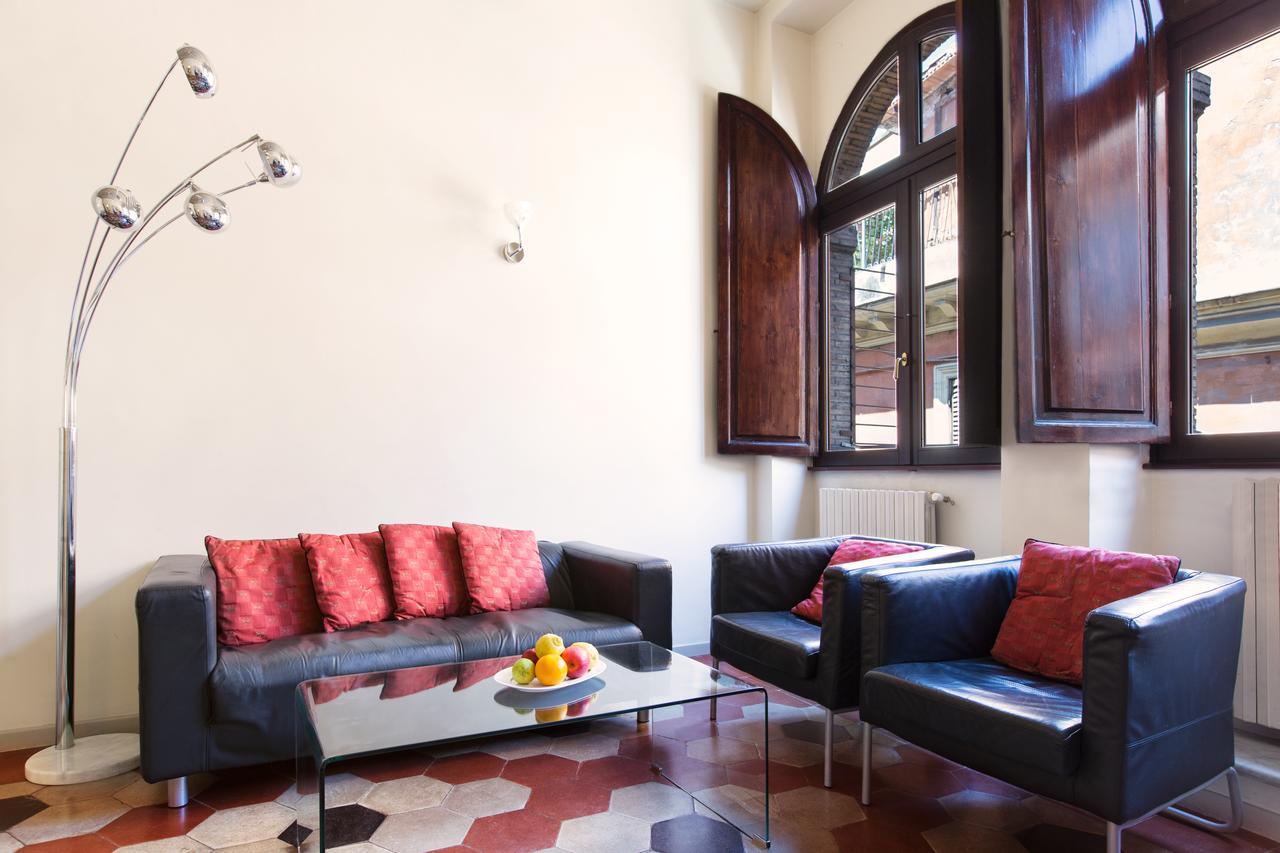 Appartamento 2-bedroom In Monti Roma
