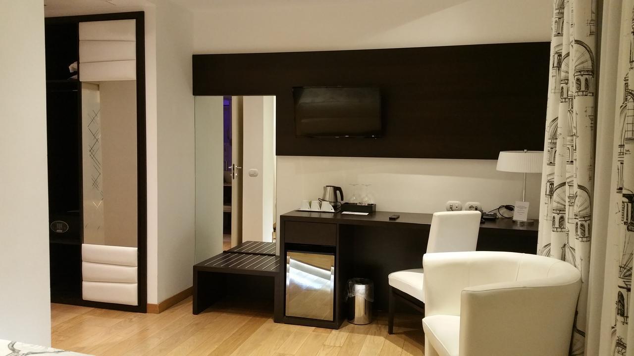 At Forty-one Hotel Roma