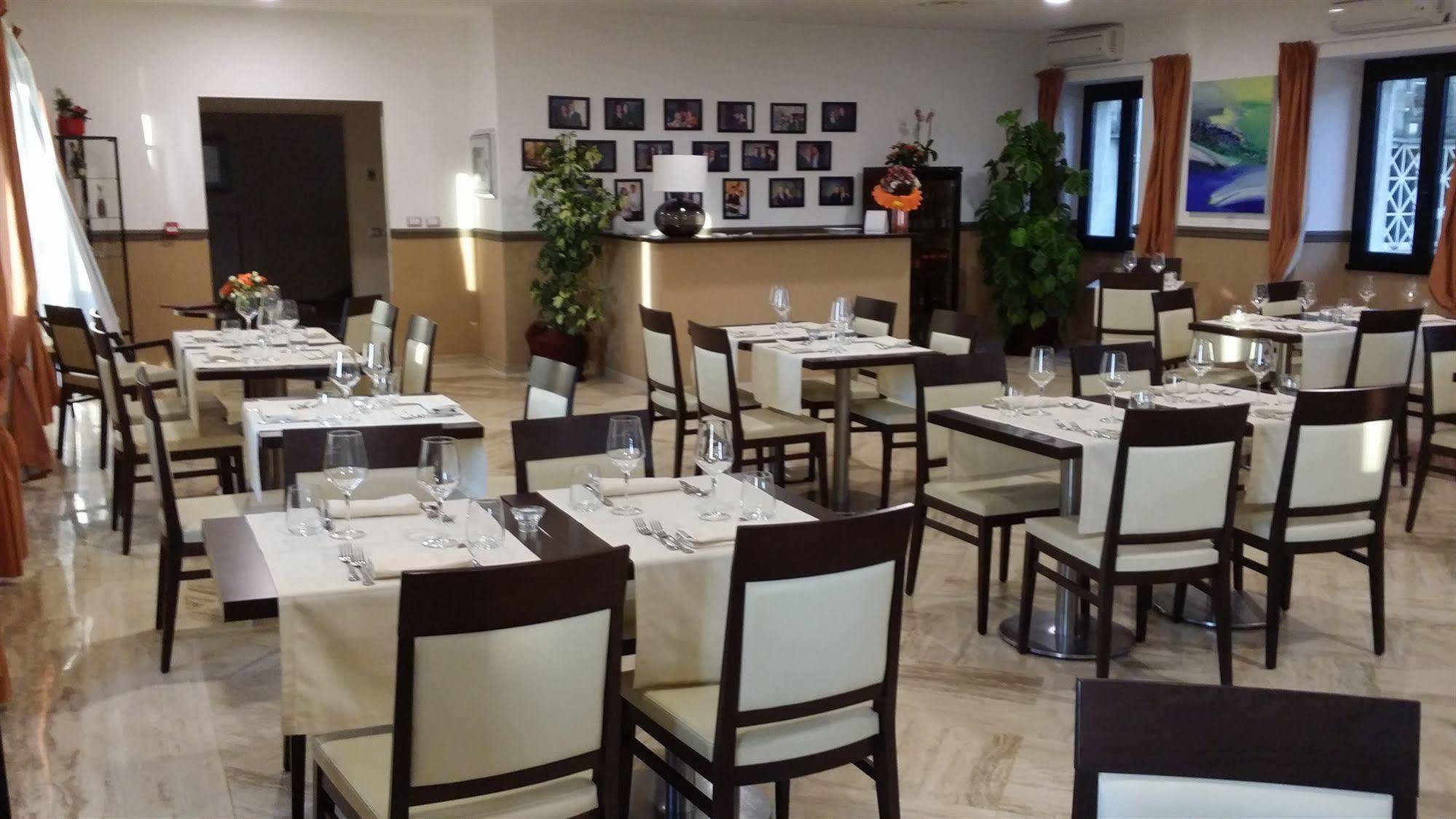 Regal Park Hotell 4*