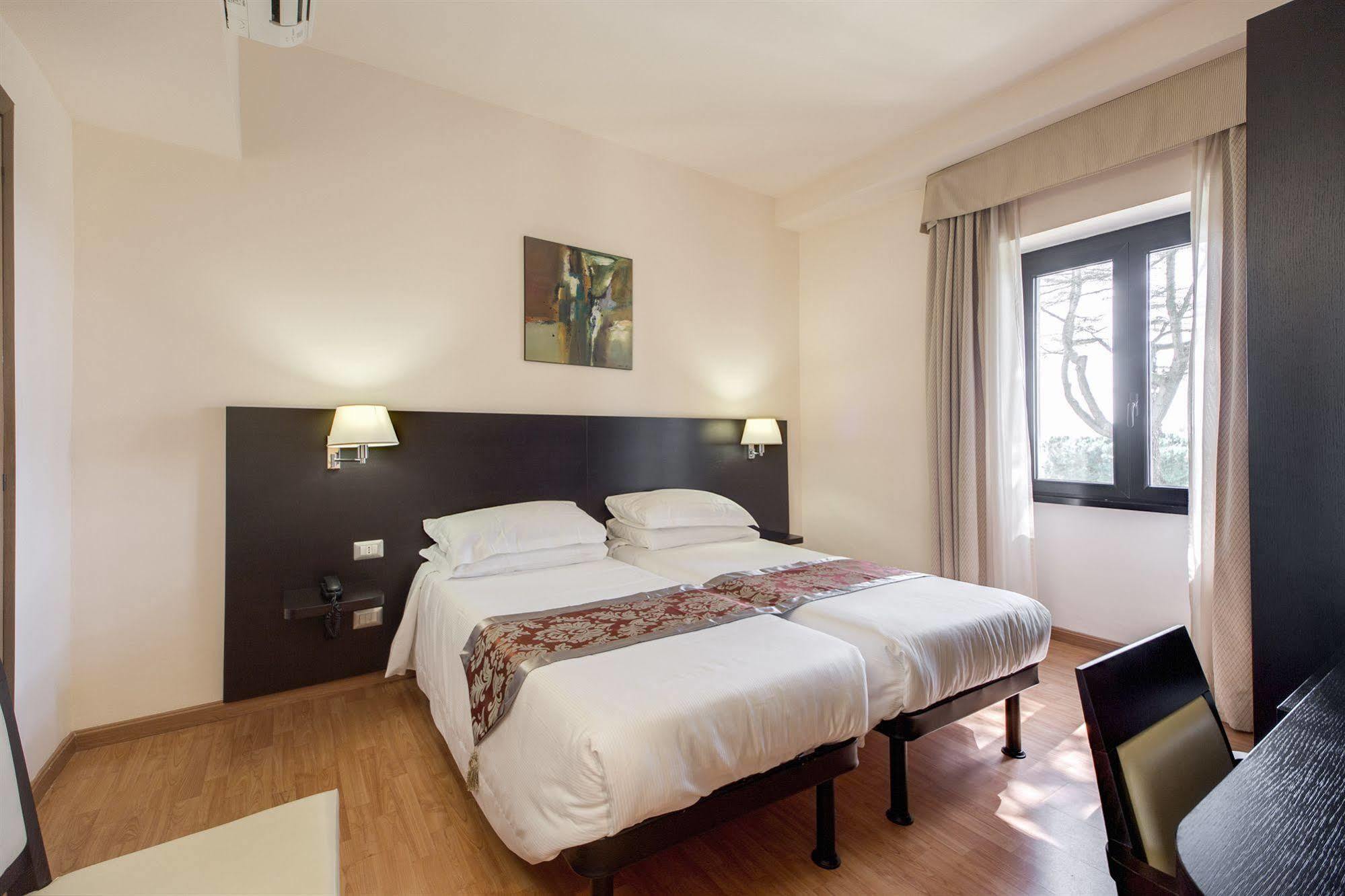 Regal Park Hotell