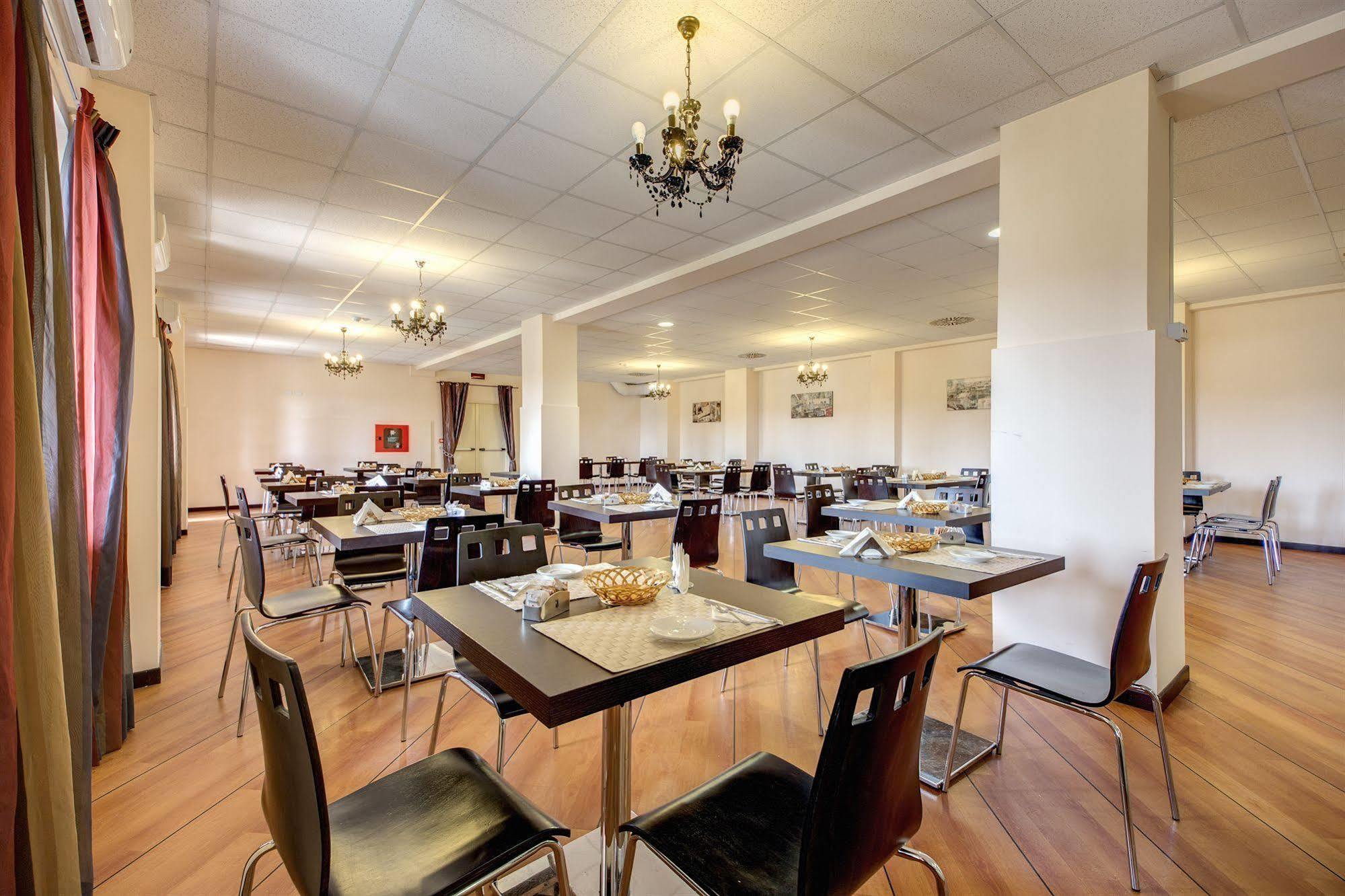 Regal Park Hotell