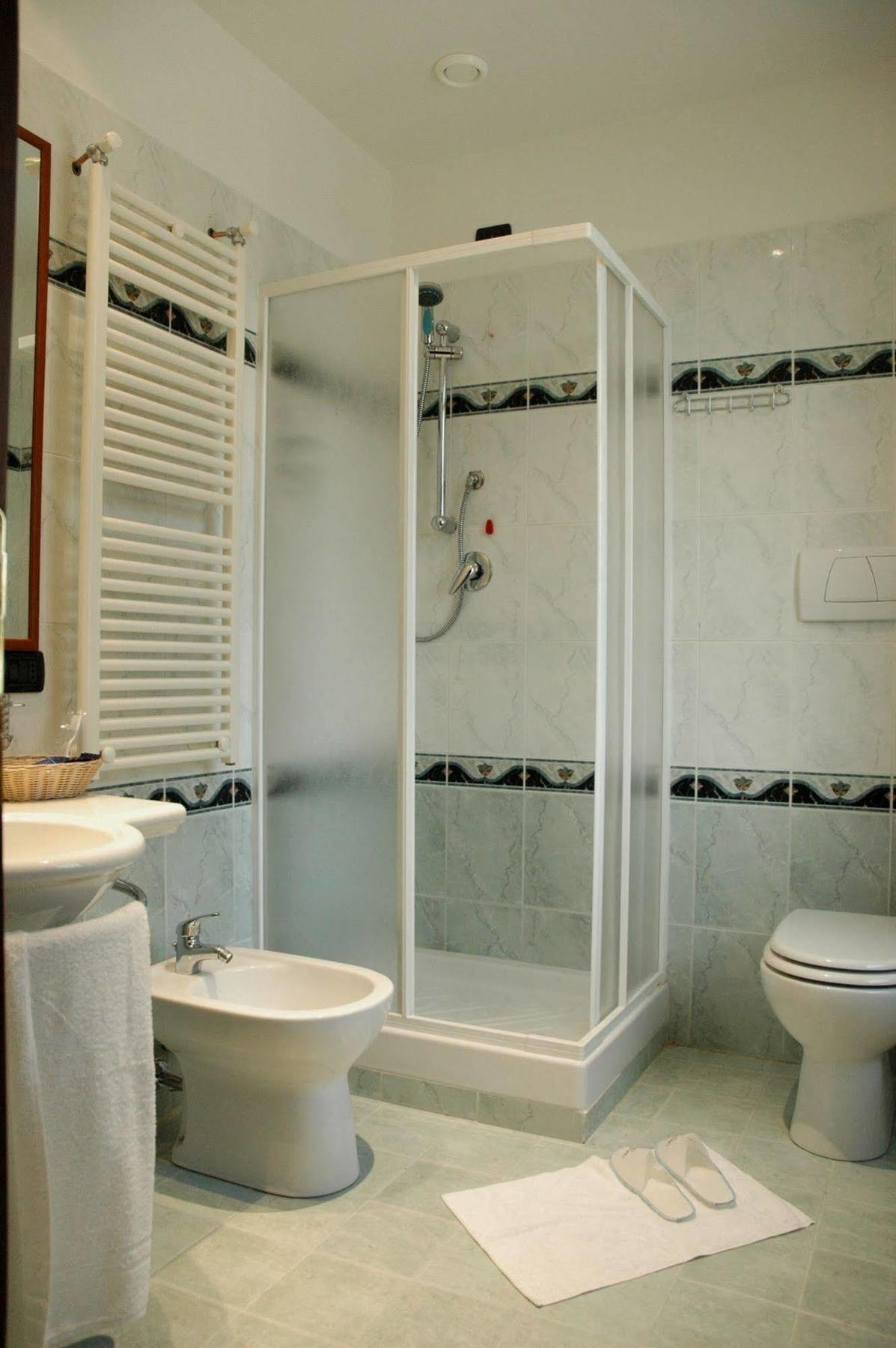 Shasa Hotell 3*