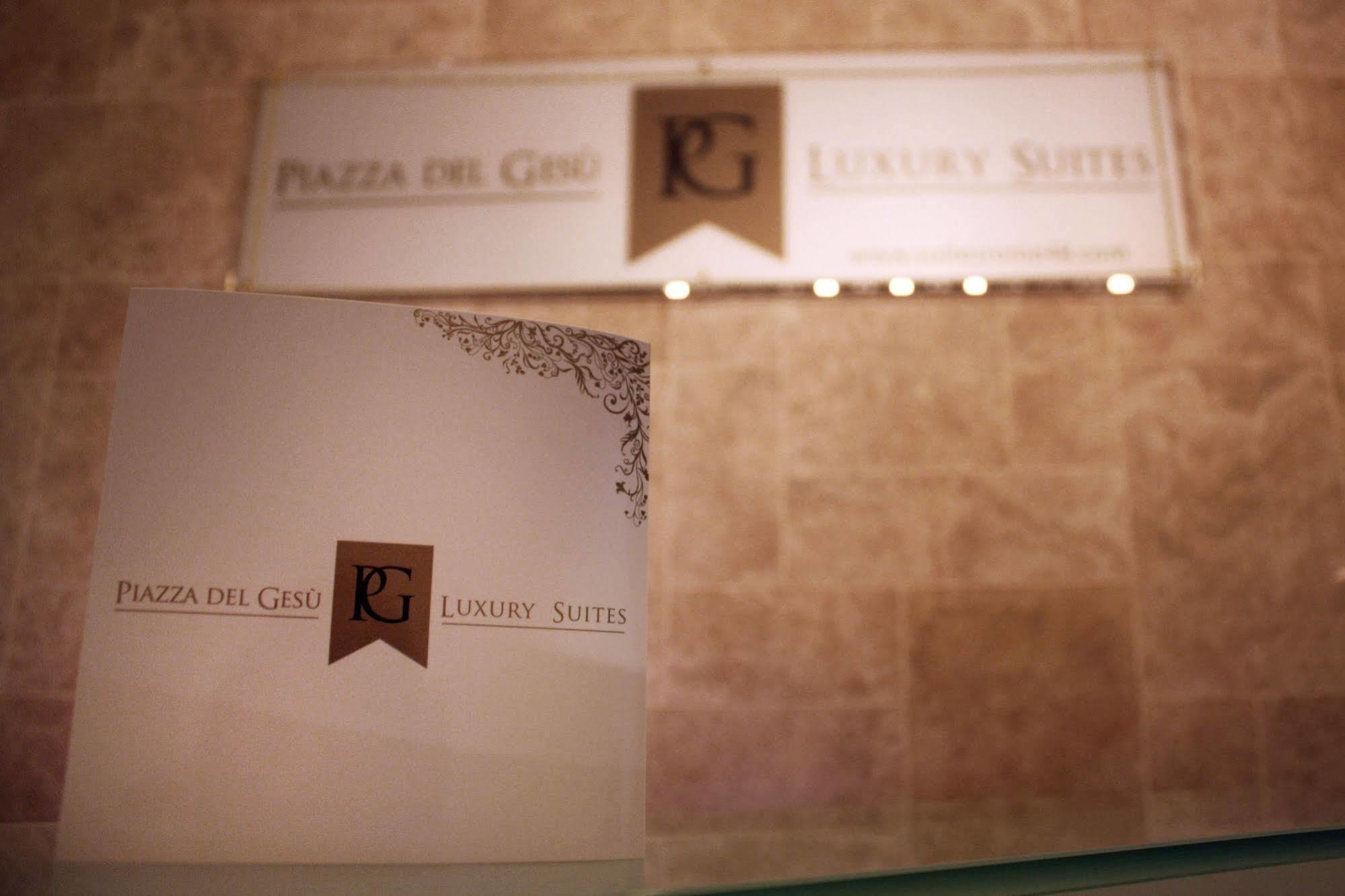 Piazza Del Gesu' Luxury Pensión 2*