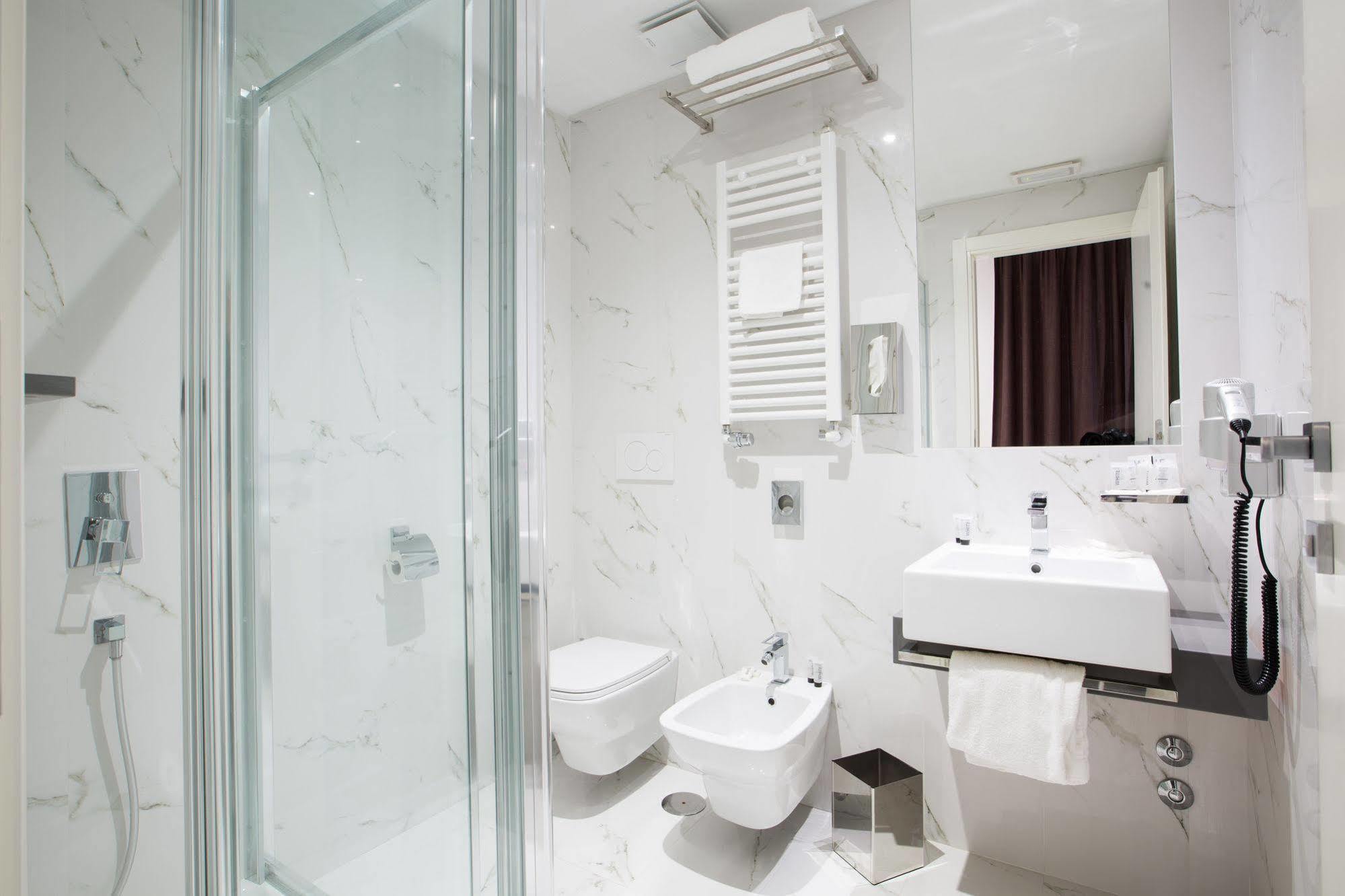 Hotell Crosti 3*