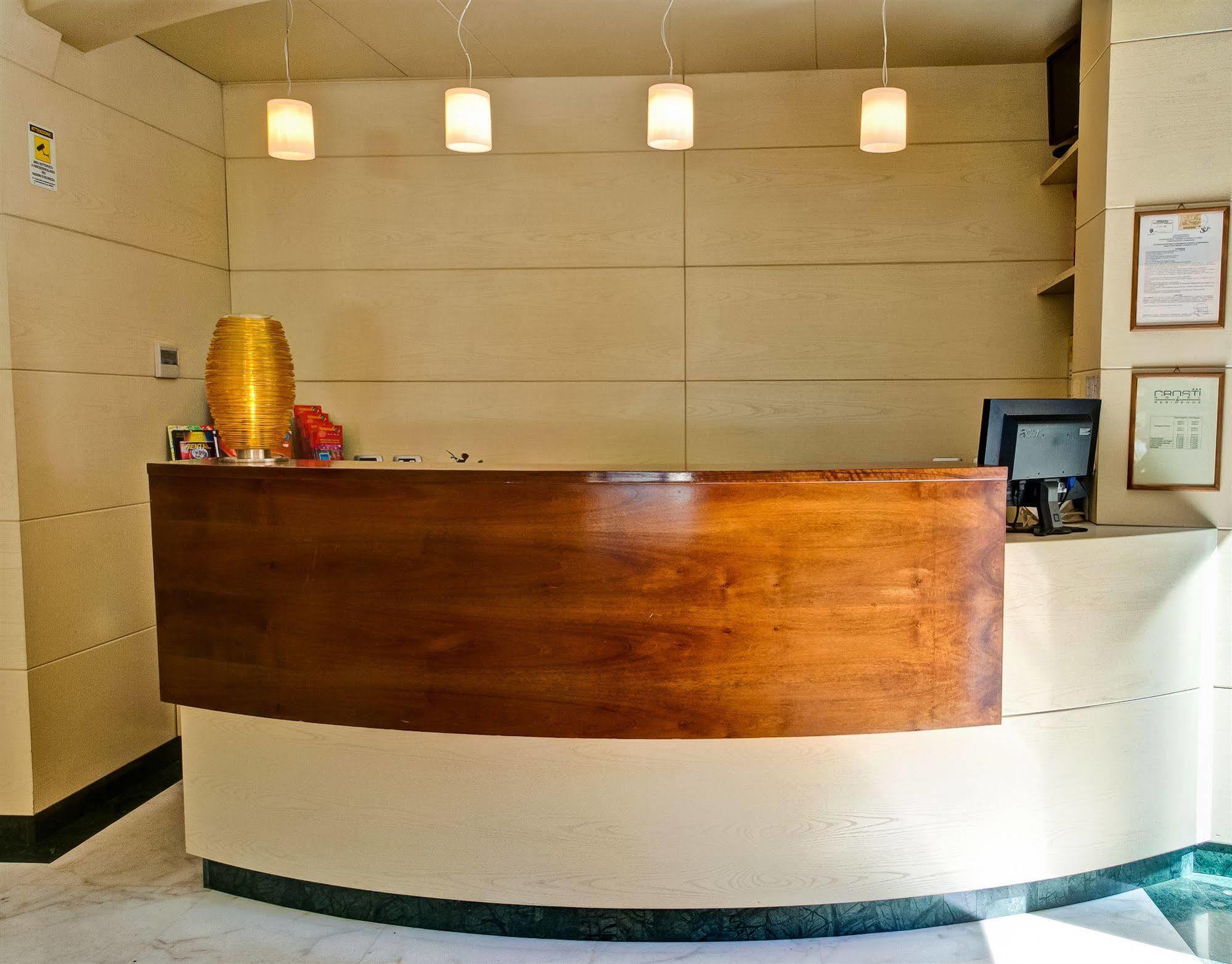 Crosti Hotell