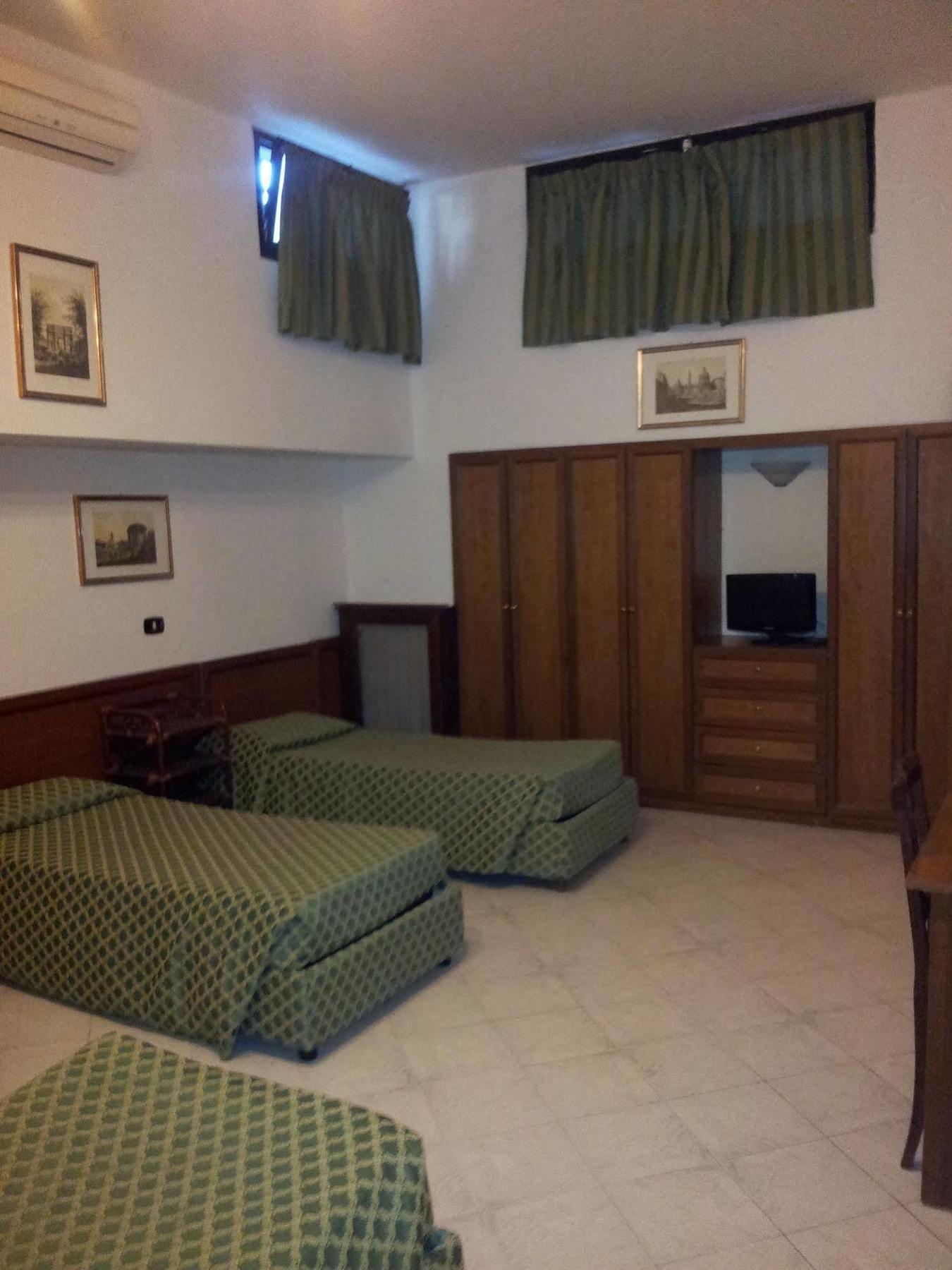 Octavia Hotell 3*