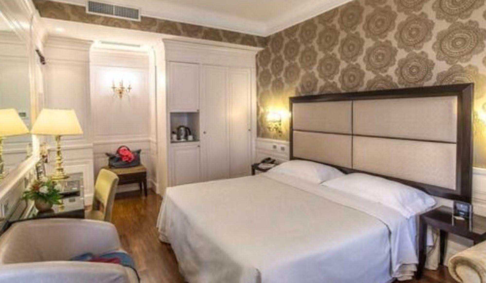 Hotel Del Senato 3*
