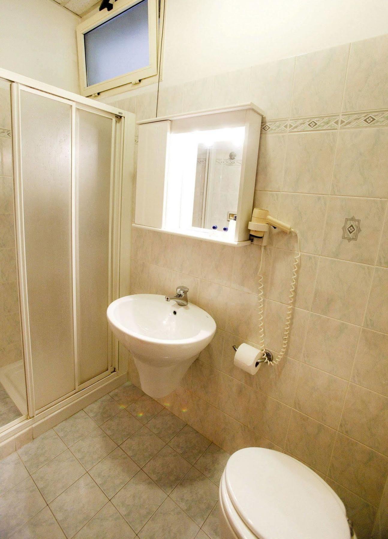 Adriatic Hotell 2*
