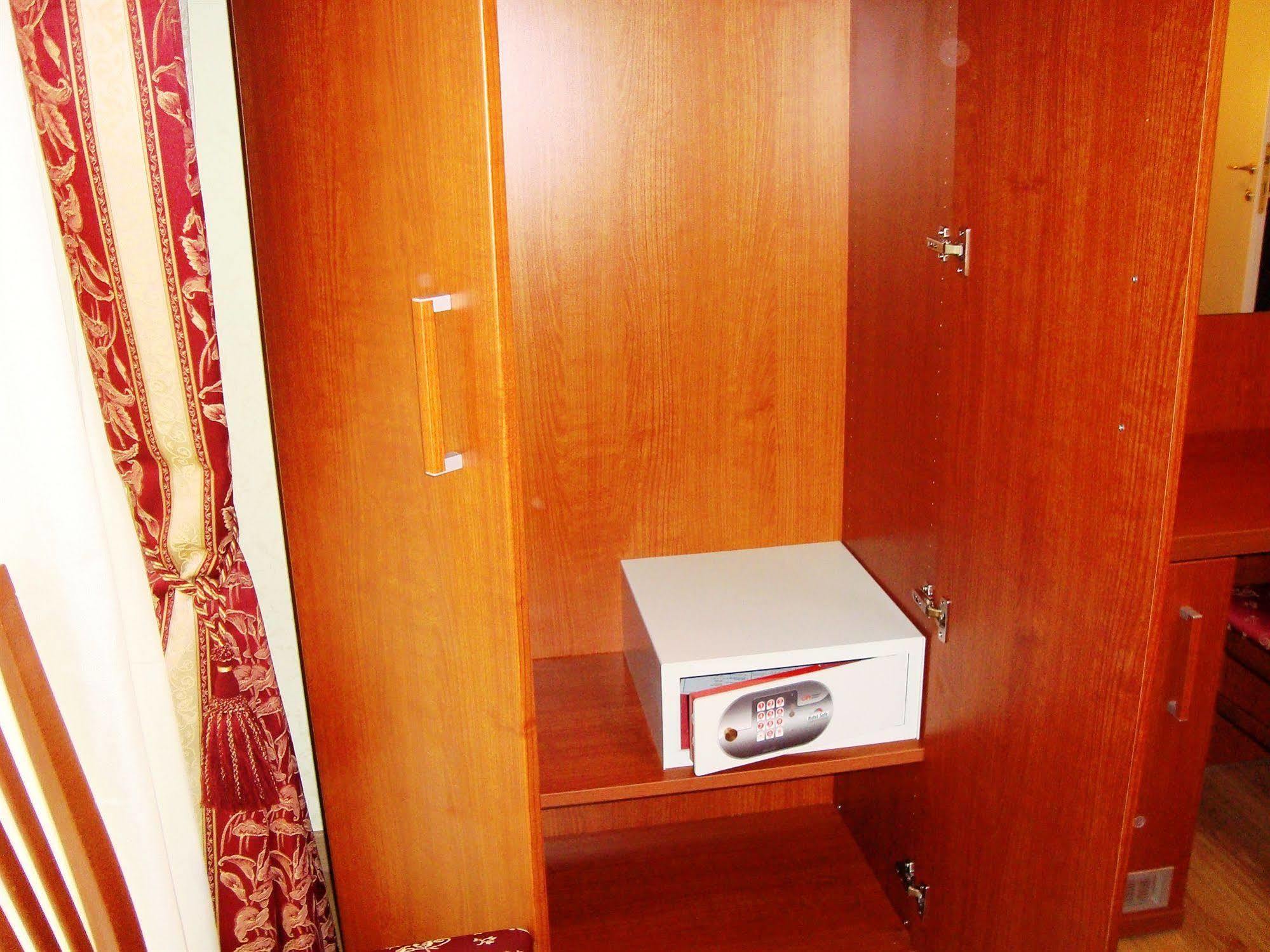 Residenza Fermi Gjestgiverier Roma