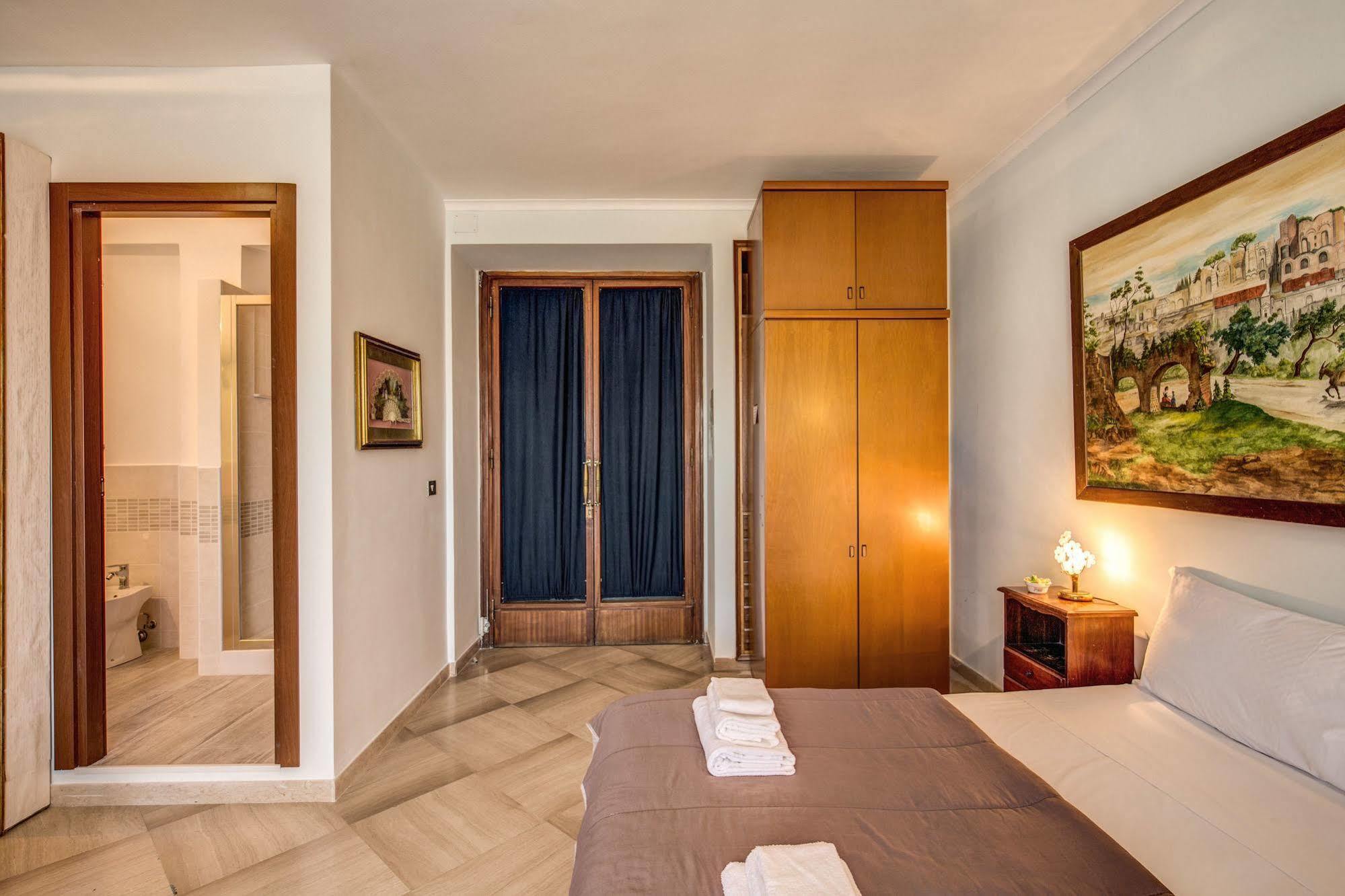 Piramide Terrace Bed & Breakfast 2*