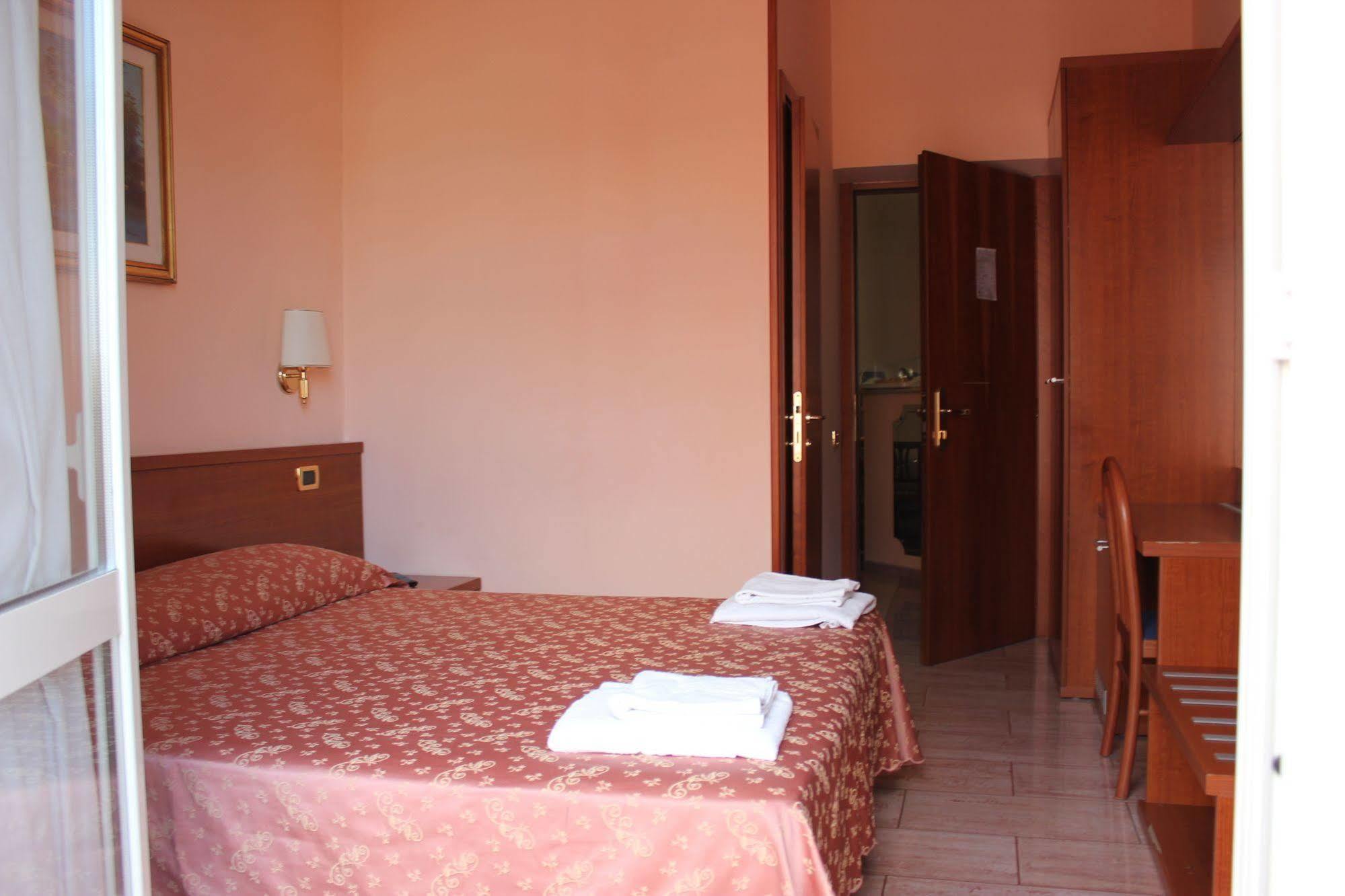 Hotell Aristotele 2*