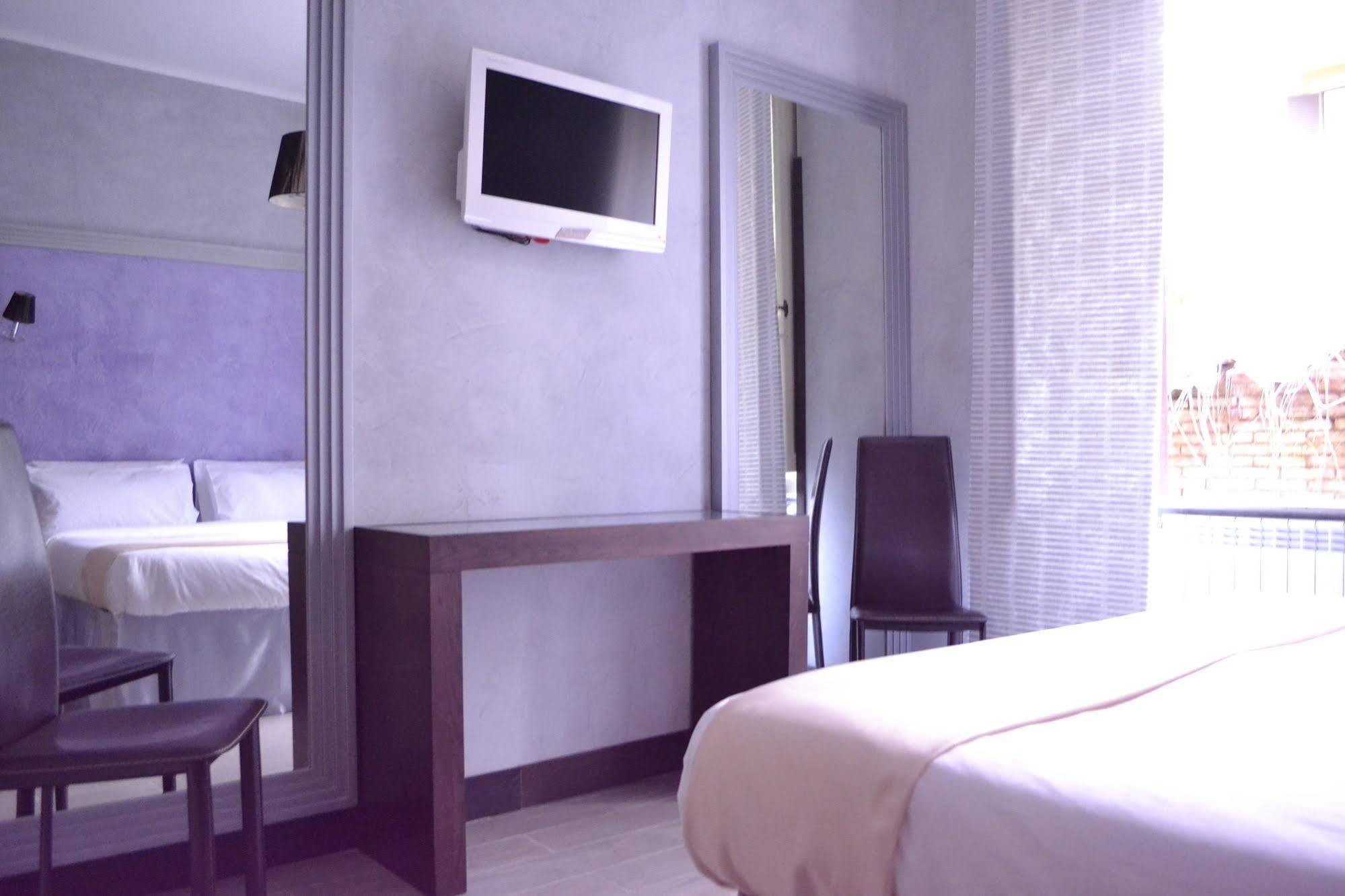 Tiburtina House Gasthof 2*