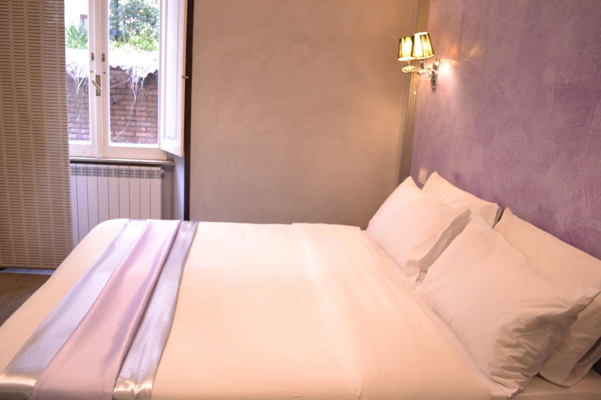 Tiburtina House Gasthof 2*
