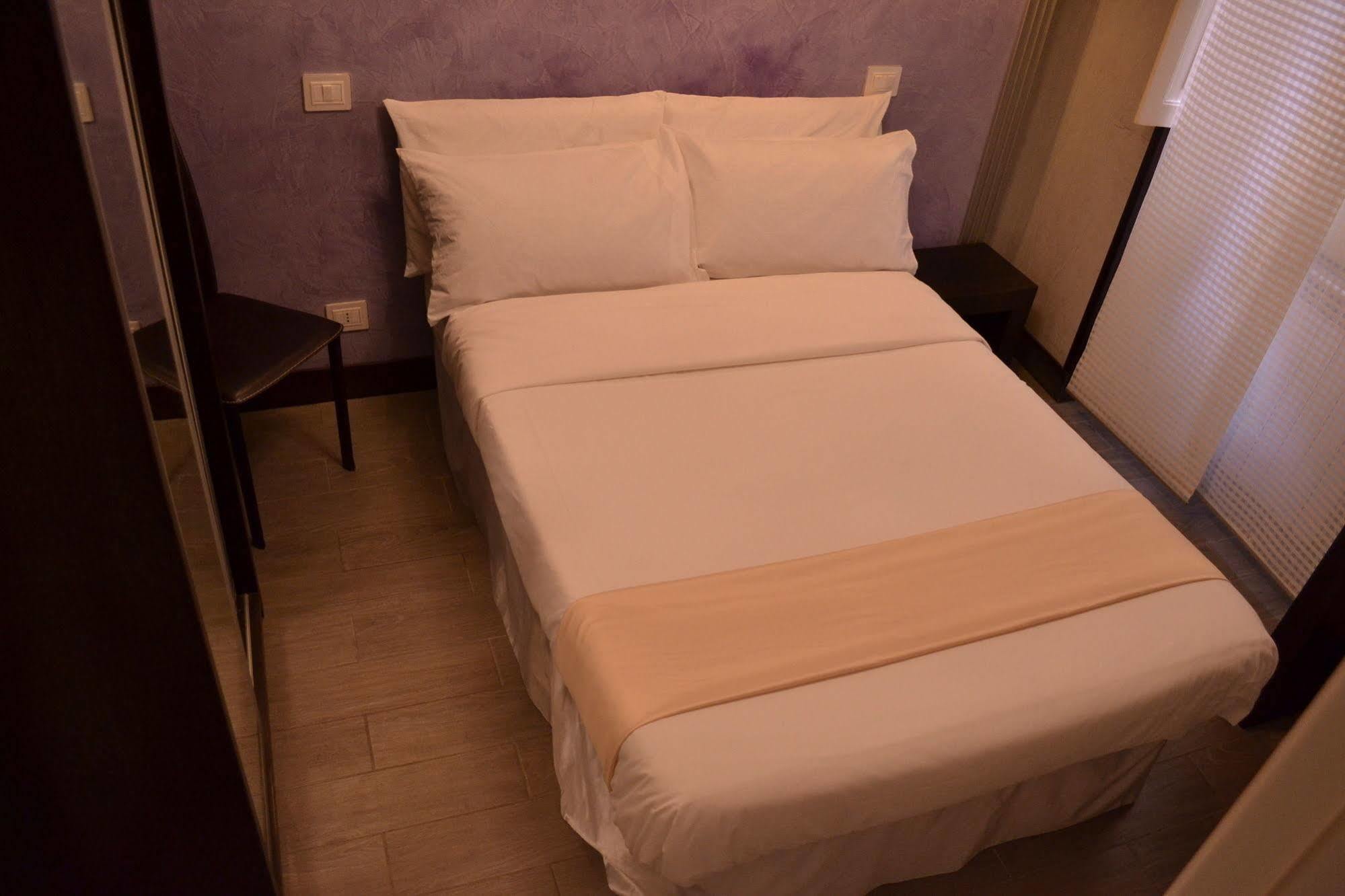 Tiburtina House Gasthof 2*