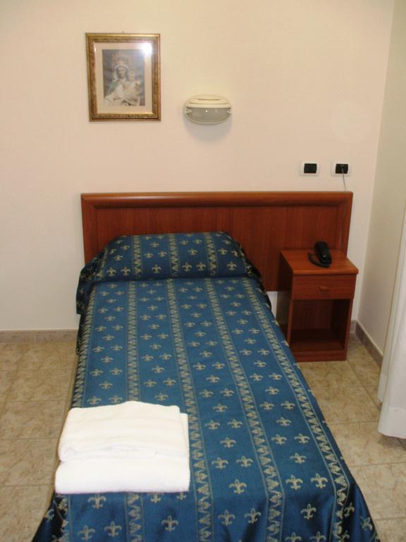Maria Rosa Molas - Casa Per Ferie Gjestgiverier Roma