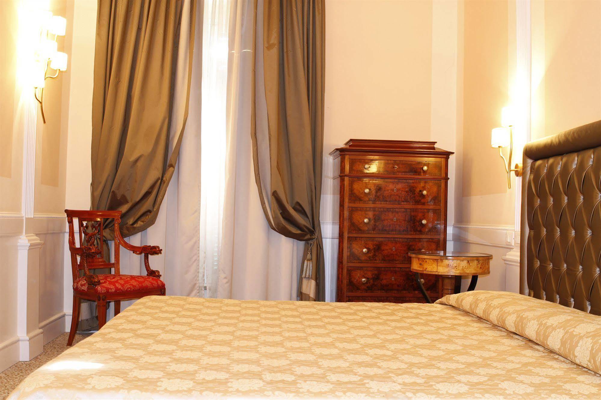 Boutique Trevi Rom