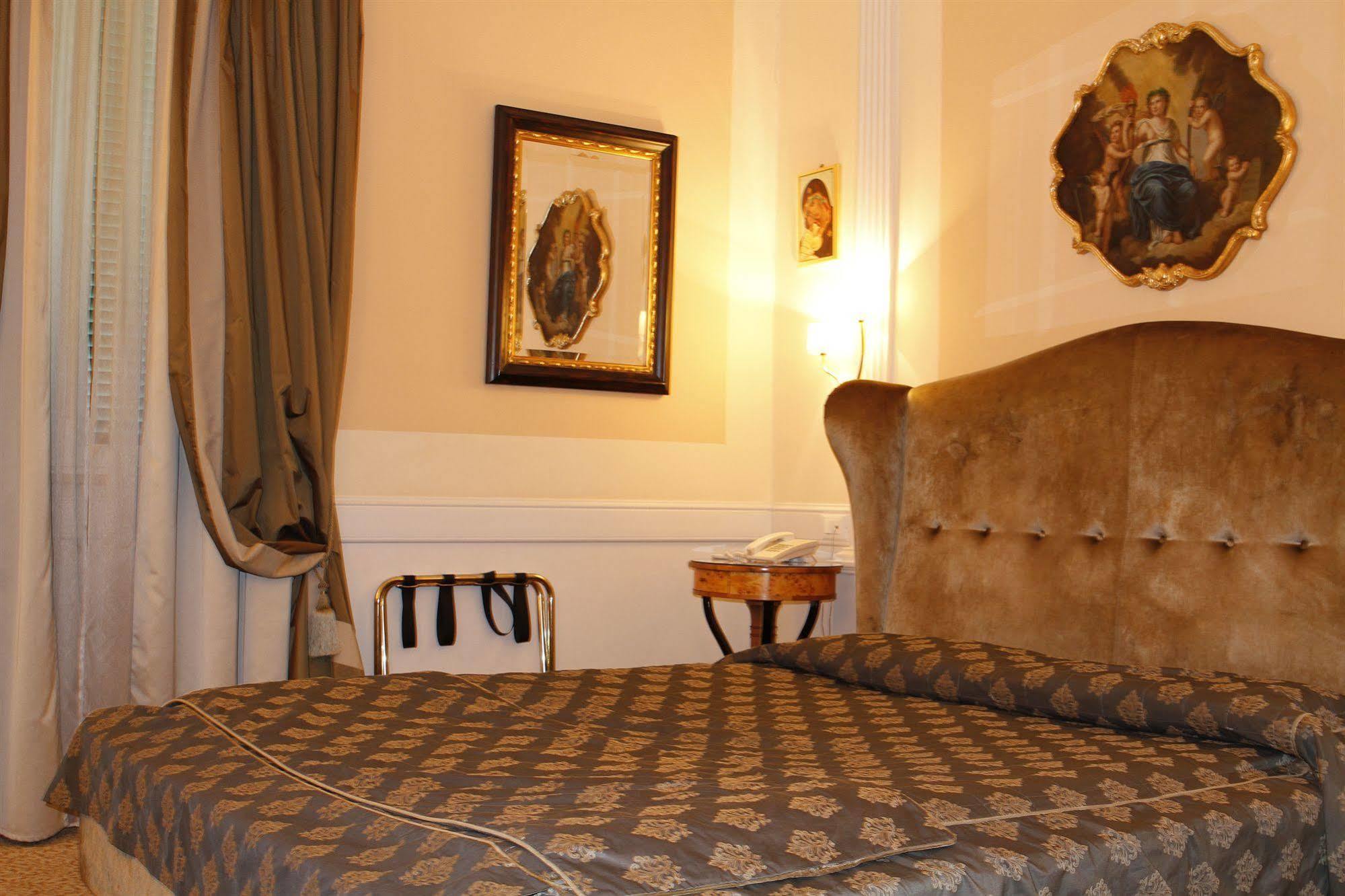 Boutique Trevi Rom