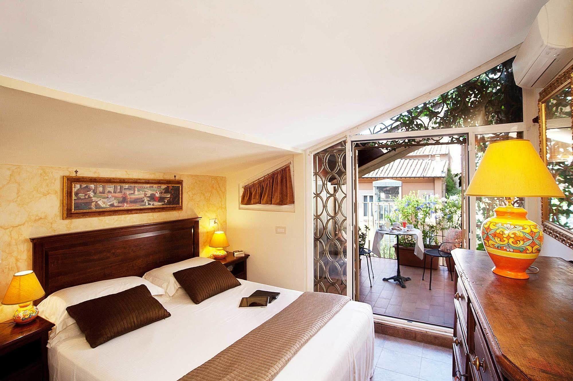 Pantheon Bed & Breakfast 3*